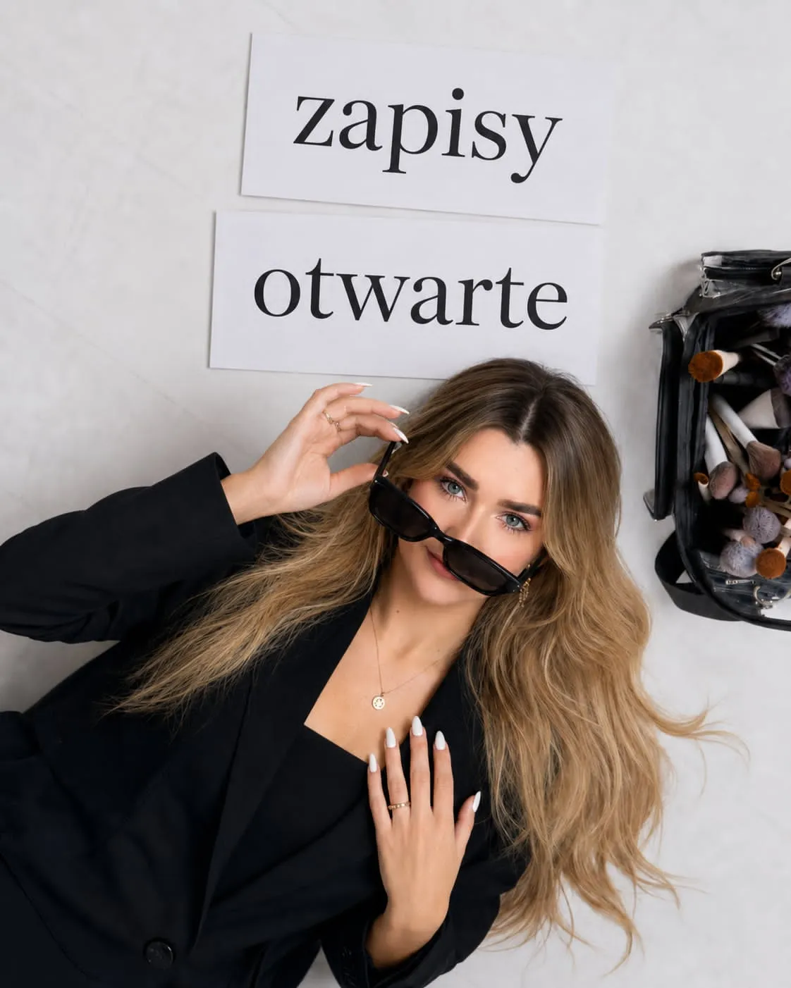 Martyna Brodacka MakeUp przy stanowisku pracy